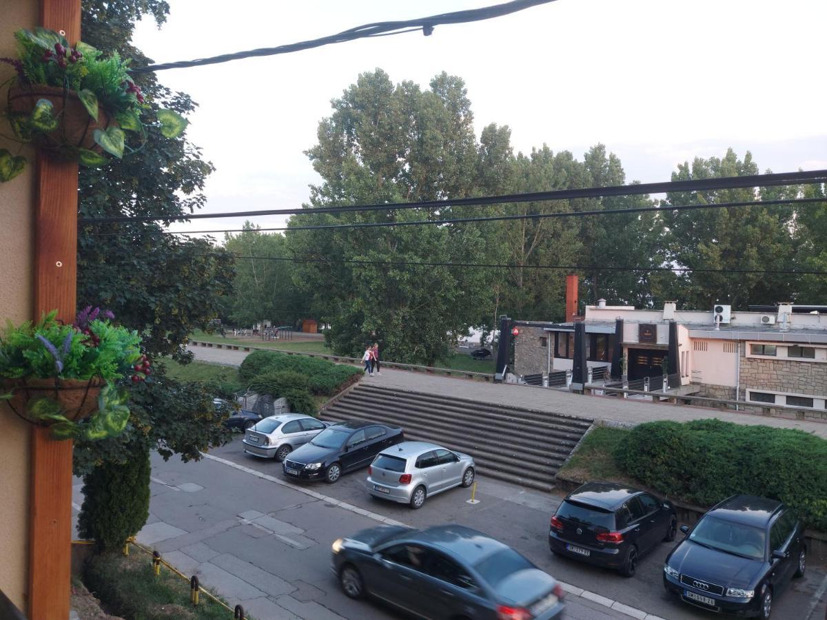 River Lux Sremska Mitrovica Exterior photo