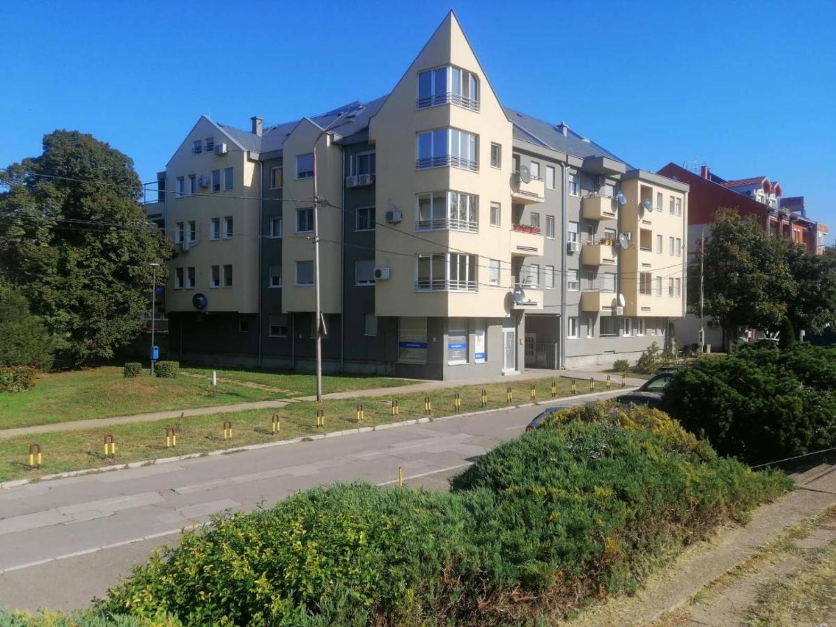 River Lux Sremska Mitrovica Exterior photo